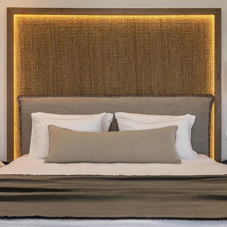 Vineyard Exclusive Suites 4* Akrotiri (Santorini)